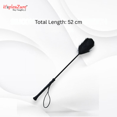 Black feather duster with total length 52 cm on a white background, brand 'it's pleazure' visible.